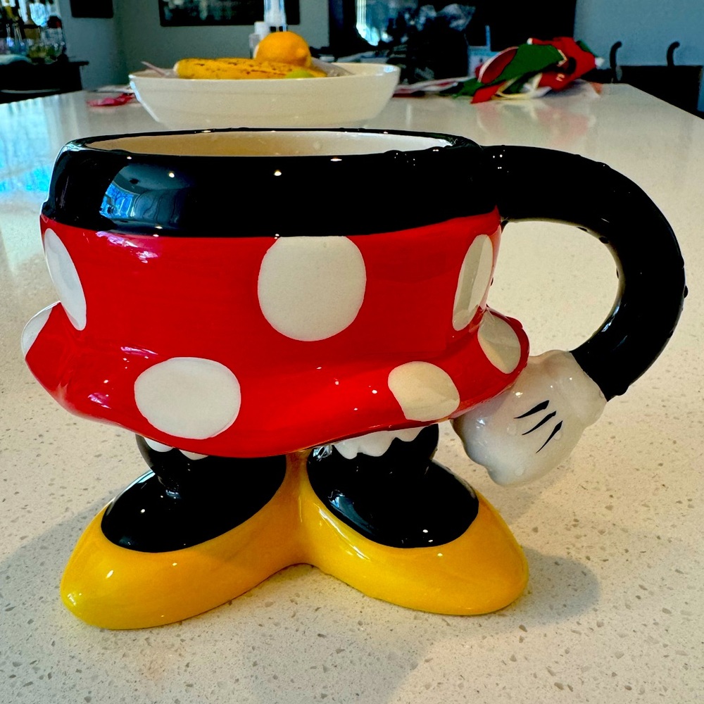 DISNEY PARKS 3D Minnie Mouse Torso and Feet Mug